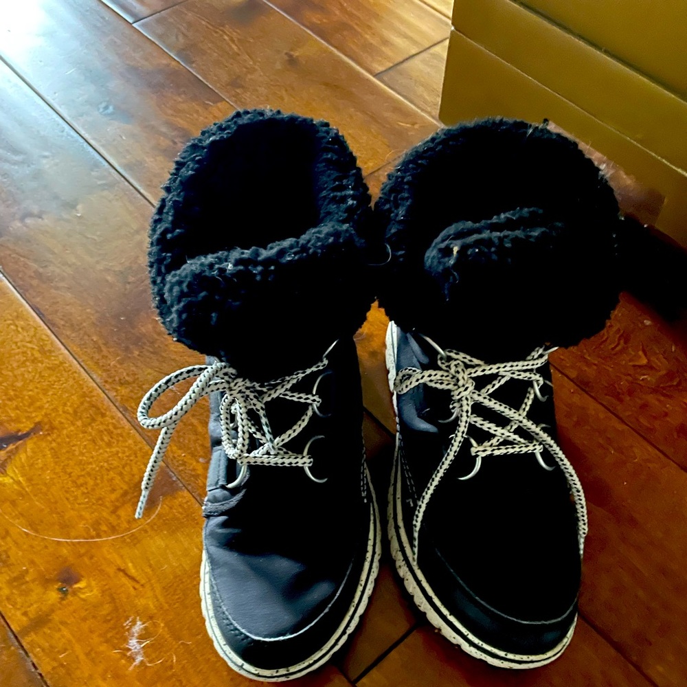 Boots size 6 only wore 4 times